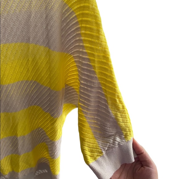 Express women’s stripe yellow crewneck sweater size M - Picture 3 of 4